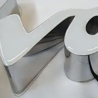 按需定制不设限，成都户外树脂发光广告字彰显品牌个性